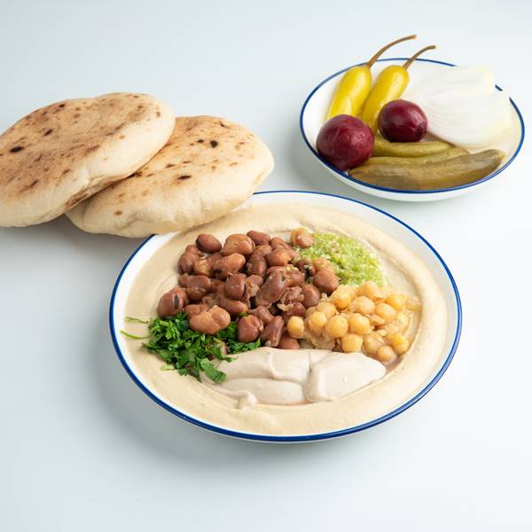 חומוס משולש, גרגירים, טחינה,פול, תטבילי , שמן זית, לימון, פטרוזיליה, כמון ופיתה